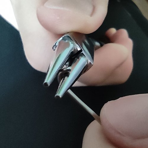 Mei Tan's Spiral Wire Earrings - , Contemporary Wire Jewelry, Coiling, Coiling Wire, Wire Coiling, Spirals, Wire Spiral, Spiral Wire Wrap, Grasp one end of the wire end with the round nose pliers to create a loop.